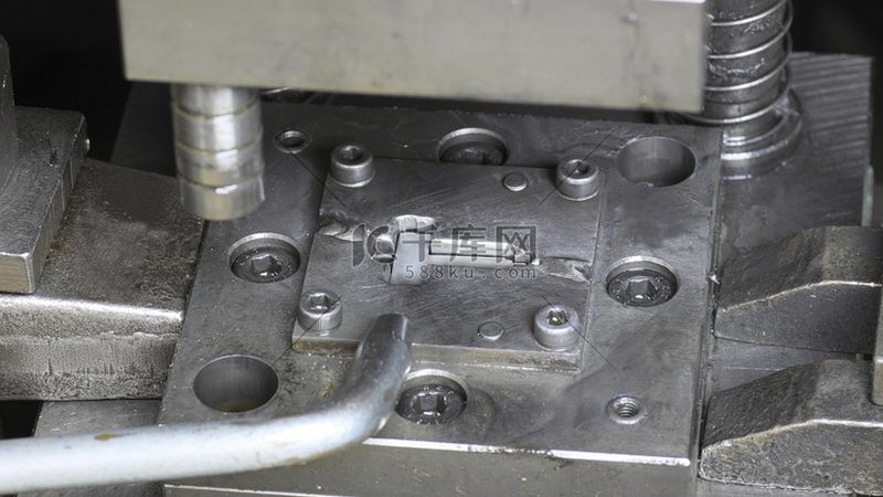成都汽车塑胶模具定制：揭秘其核心工艺与选型要点**