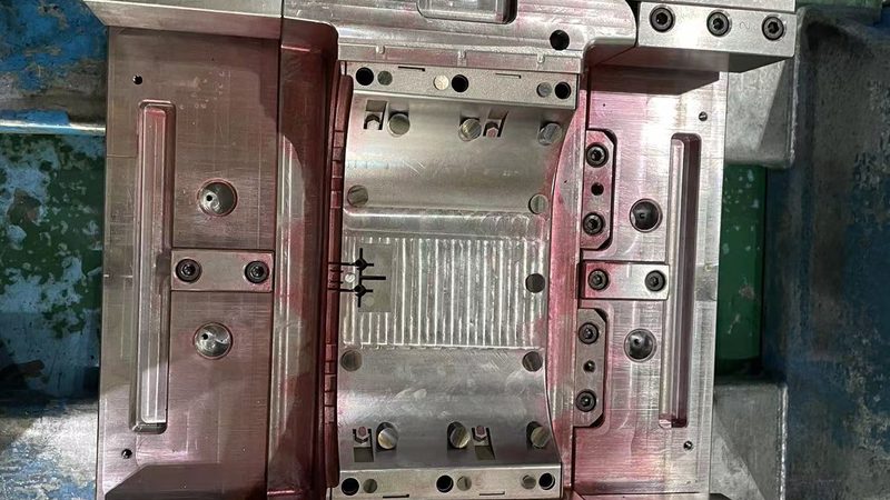 硅胶模具与塑料模具：脱模难易度解析