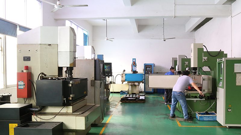 吹塑模具环保材料：选择与环保共舞的绿色伙伴