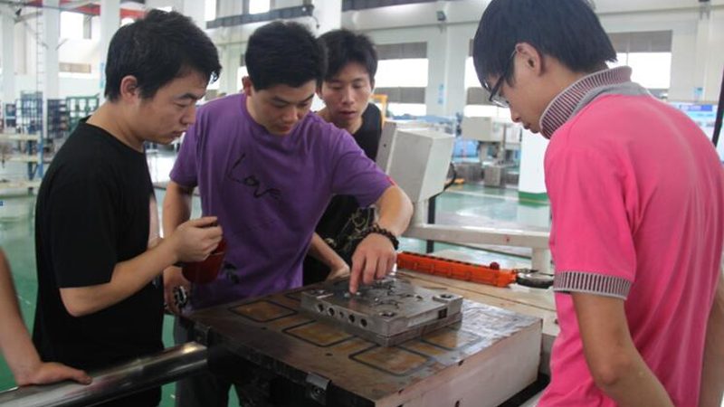 冲压模具设计与制造：关键注意事项解析